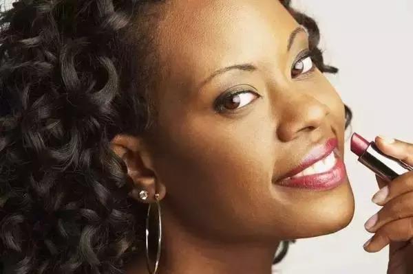 唇釉唇彩唇蜜口红唇膏的区别,教你怎么选口红色号