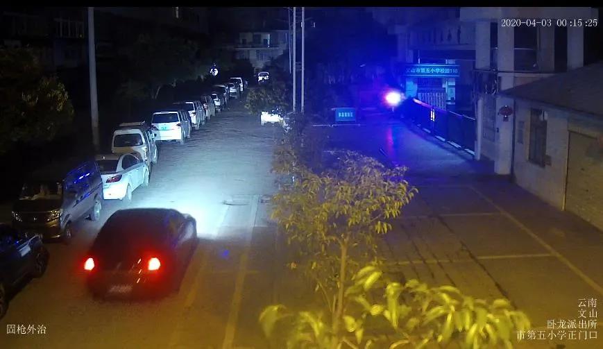 小偷偷车被监控拍下过程,小偷偷车锁车视频