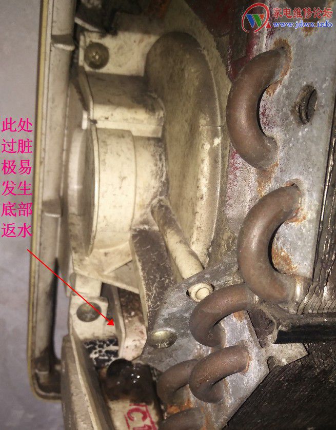 挂机背后漏水是通病么,挂机漏水处理方法图解