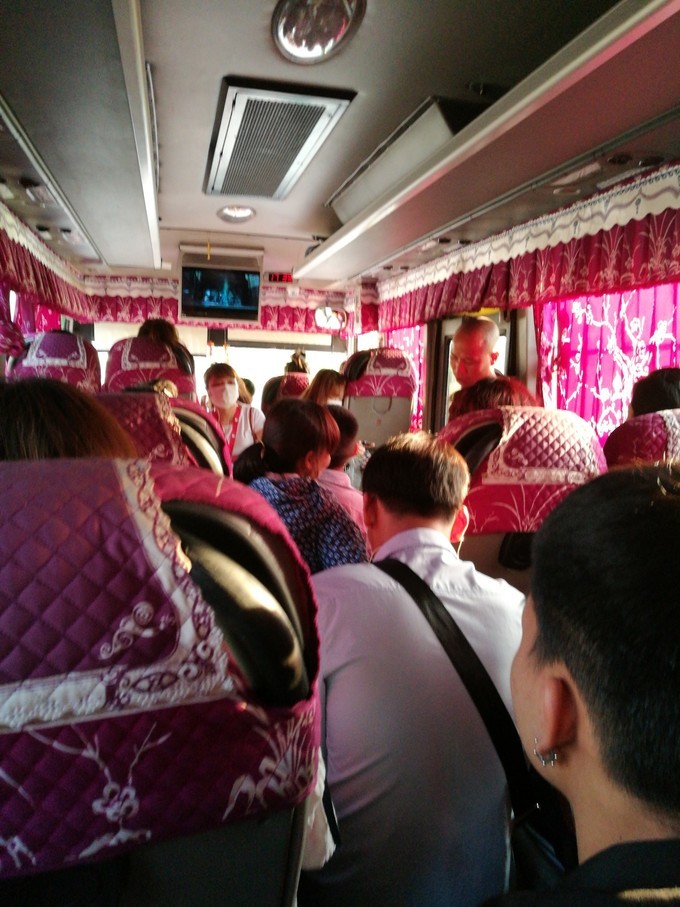 越南小妹独自野外深山探险,越南旅游奇遇记