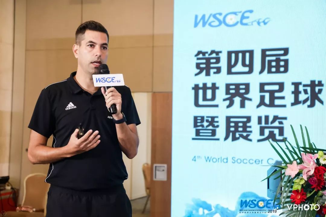 章鱼帝专访阿贾克斯官员：中国青训需改变，球员不会独立做决策