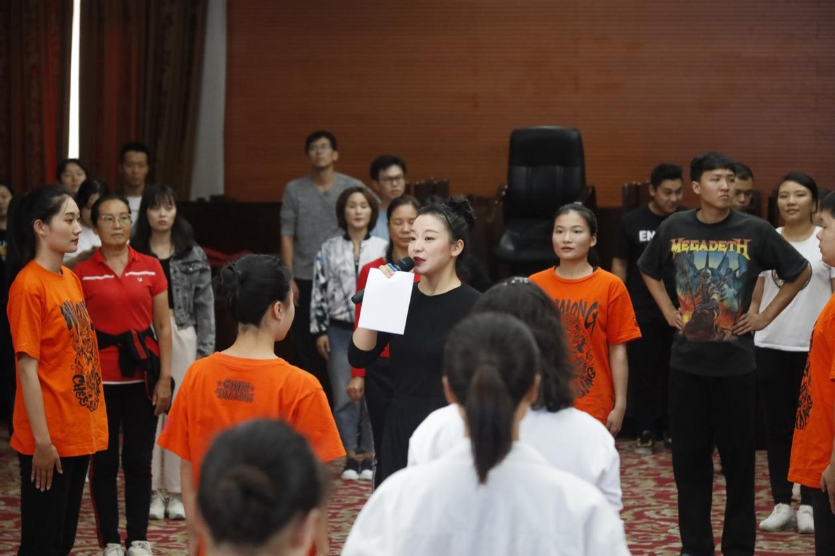 足球联赛啦啦操培训,校园啦啦操推广