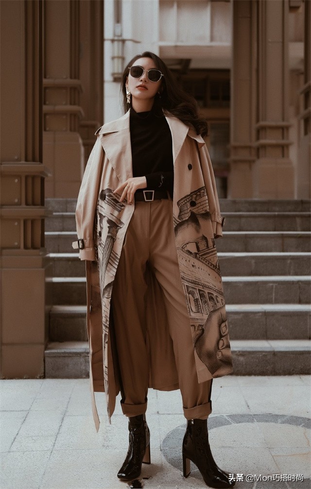 枣红色风衣内搭和鞋子怎样搭配,女式蓝色风衣搭配什么裤子和鞋子