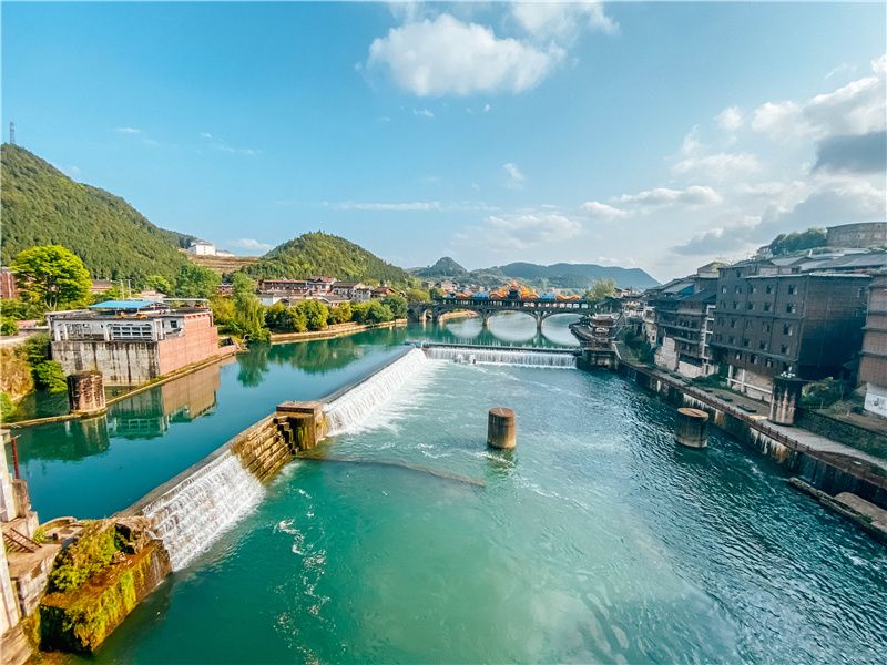 贵州除了千户苗寨还有其他玩的吗,贵州千户苗寨外的古镇