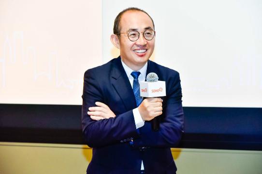 从理发两块砍价成一块，高息借贷1000万元炒房，现如今身价300亿