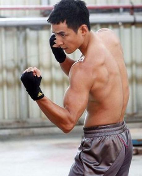 撤侨令重拳下,“禁欲男神”吴彦祖“藏”不住,一家人皆是美籍