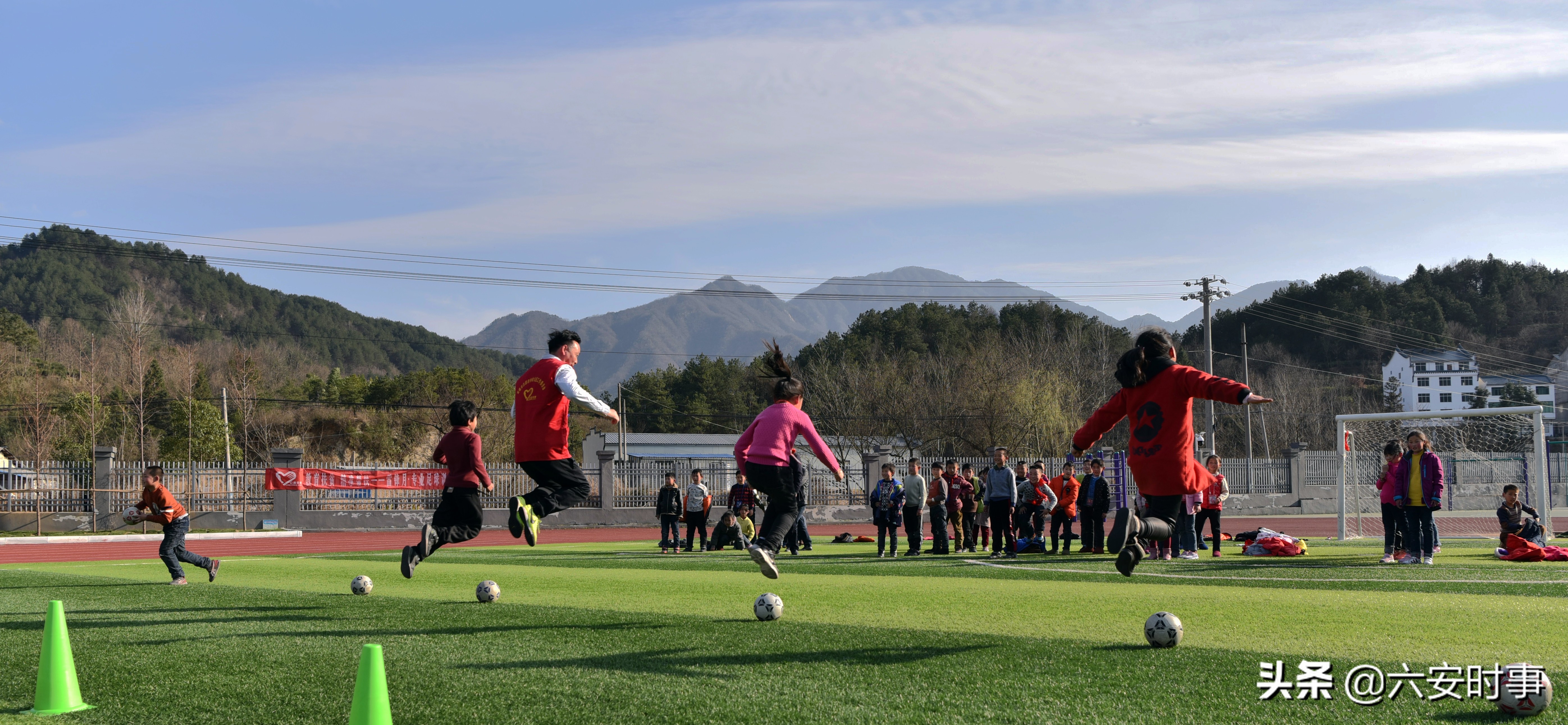 宿州市志愿者开展培训,志愿者来到小学传承雷锋精神