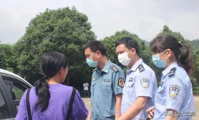 五个一进驾校开展交通安全宣传,交警开展文明交通进驾校安全宣传