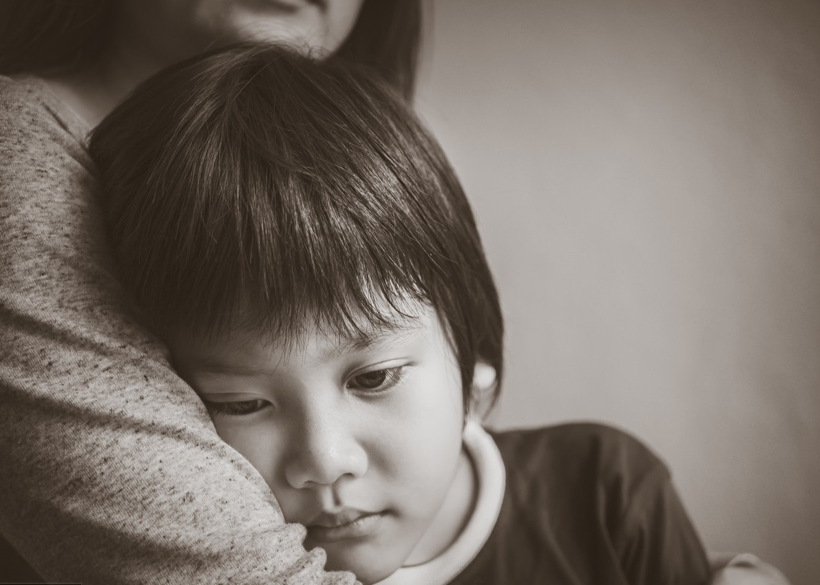 五岁男孩半夜哭出汗怎么回事,5岁男孩每天出大汗