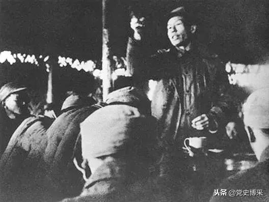 *少奇刘**在人民*队军**两次历史大发展机遇中做出怎样特殊贡献