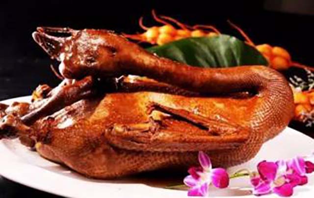 荣昌卤鹅制作和配方越详细越好,荣昌小罗卤鹅和一品鹅哪个好吃