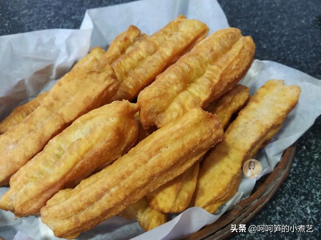 上海油条的做法和配方视频,100种简易懒人早餐油条的做法