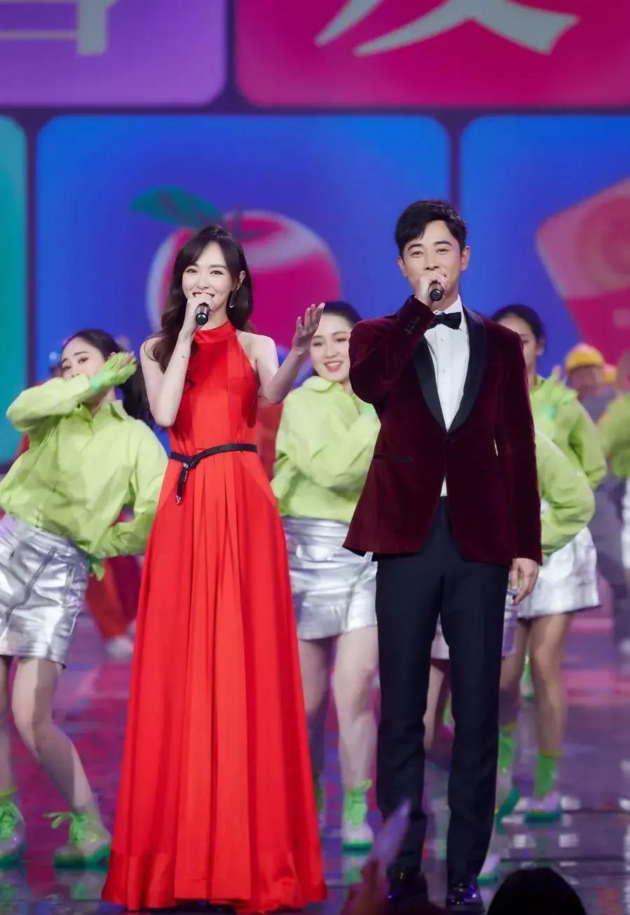 迪丽热巴杨幂夏天穿衣,热巴杨幂穿着