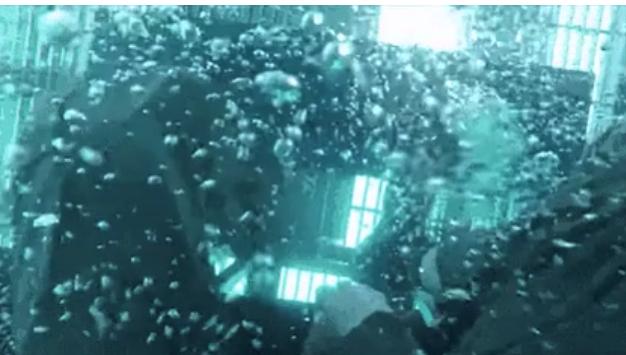 车辆入水逃生视频,汽车入水如何安全逃生