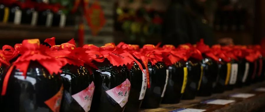 酱香酒放时间久会变绿么,酱香酒放时间长了味道淡了正常吗