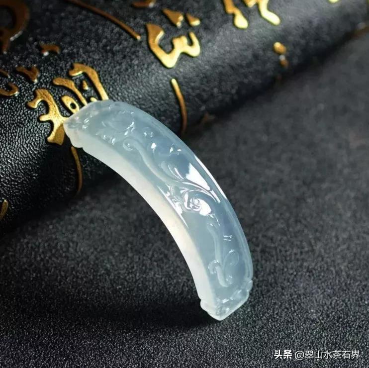 翡翠手镯取不下来怎么弄成两半,翡翠手镯取不下来怎么砸