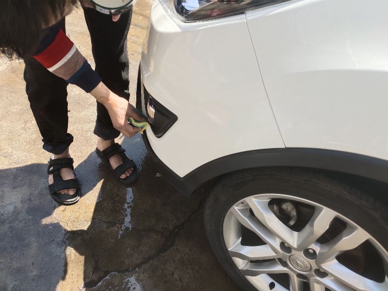 怎么给自己的爱车抛光打蜡,自己动手给爱车打蜡步骤