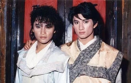 还记得28年前这部白天变成石像，晚上变成蝙蝠的古装玄幻剧吗？