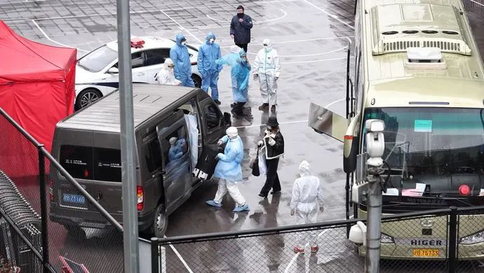 虹口足球场如何确保入境人员转运安全？带你直击现场！
