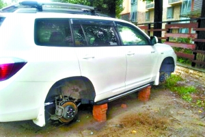 汽车零部件被偷换违法吗,汽车零部件损坏保险报不报