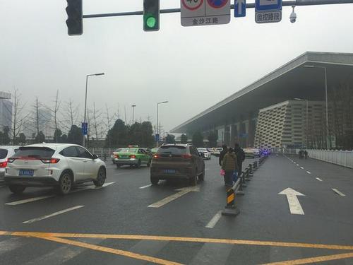 马路上扣分的交通标志,马路上有障碍物导致的压线扣分吗