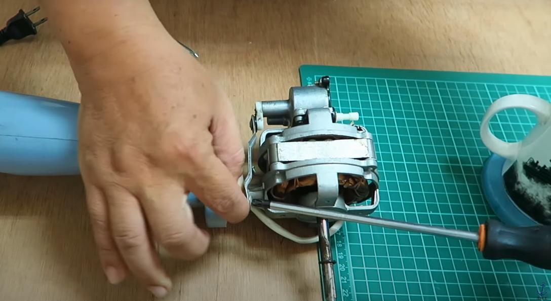 家用电风扇常见故障及解决办法,电风扇装错了怎么拆下来