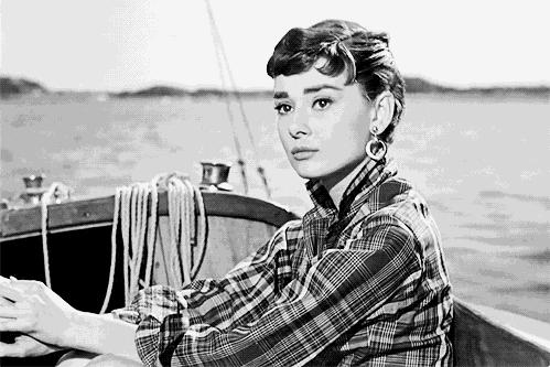 灰色格子西装怎样搭配不显老气,西装格子连衣裙怎么穿不显老气