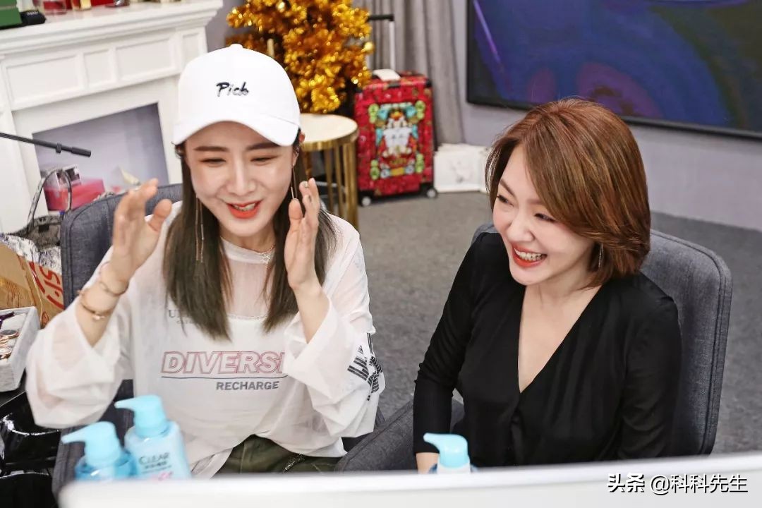 马云是从未来世界穿越时空来的吗,马云过去现在将来