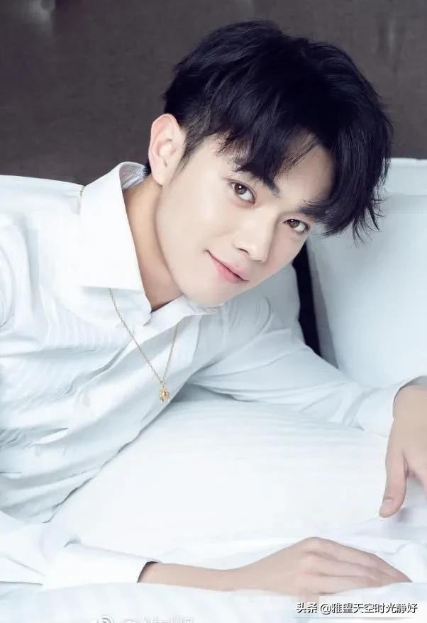 谁的笑容最治愈男明星,有没有治愈系笑容的男明星