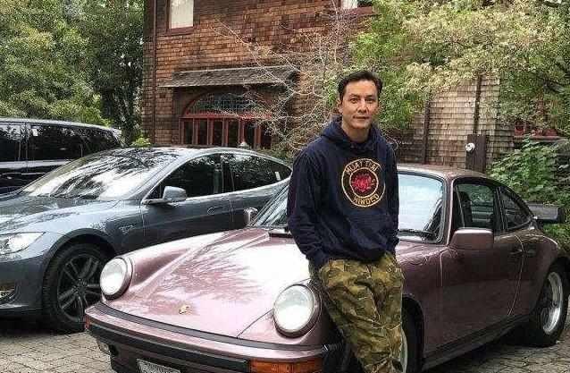 他16岁就开保时捷,曾因母亲重病放弃演戏,如今回归专为豪车代言