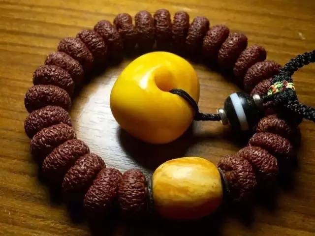 什么是滴血莲花菩提怎么盘玩,滴血莲花菩提盘玩前后对比效果图