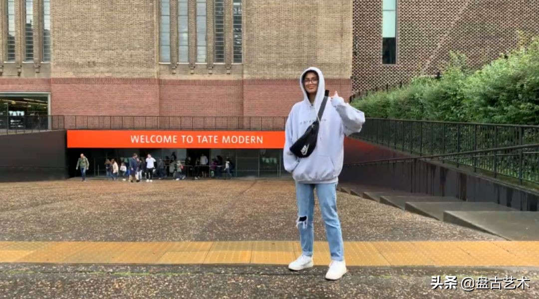 网红她伦敦办了场假画展，一幅画竟卖出1500英镑，你怎么在看？