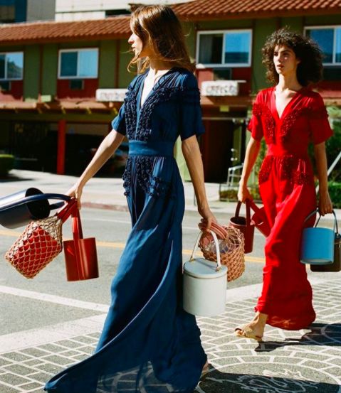 会背奢侈品包包,会背水桶包的人