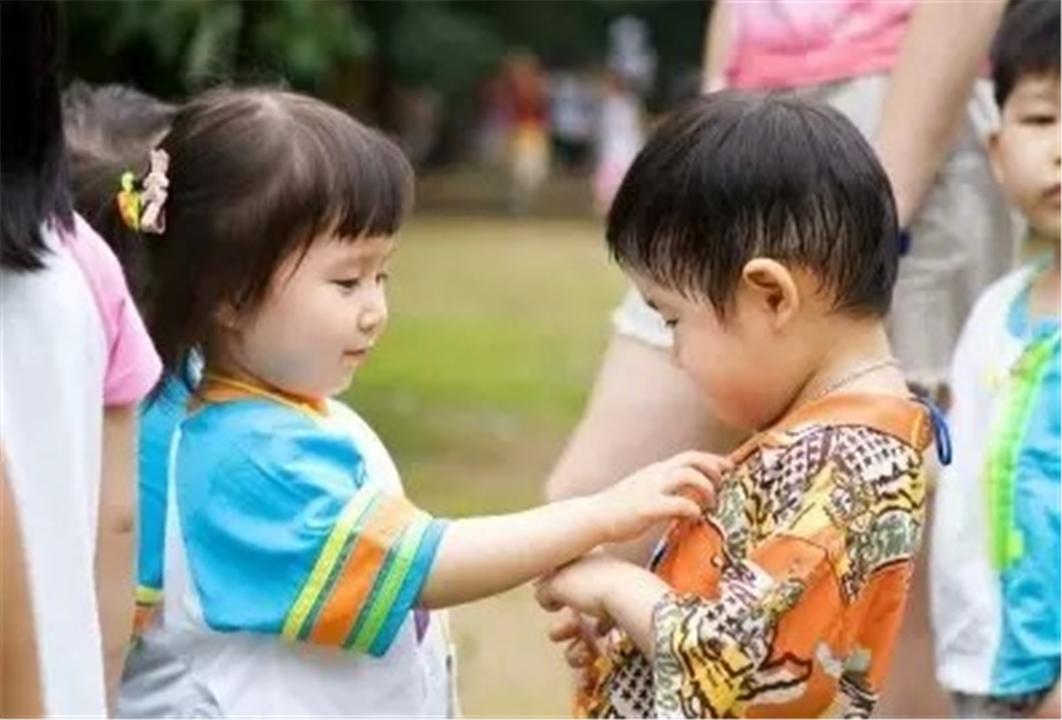 幼儿园“新型攀比”成风,家长苦不堪言,孩子也受到波及