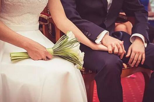 结婚女方堵门提问,十二个简单又有爱的结婚堵门游戏