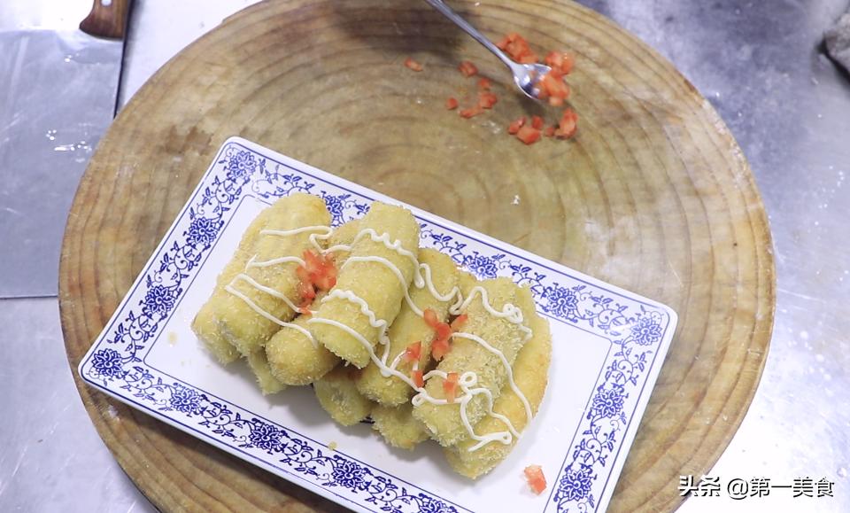 香蕉别再撕着吃了,香蕉别总扒皮直接吃