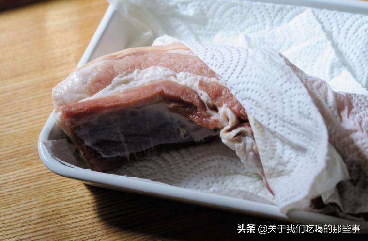 灌好的腊肠还用洗吗,灌腊肠的猪肉洗了有水分要吹干吗