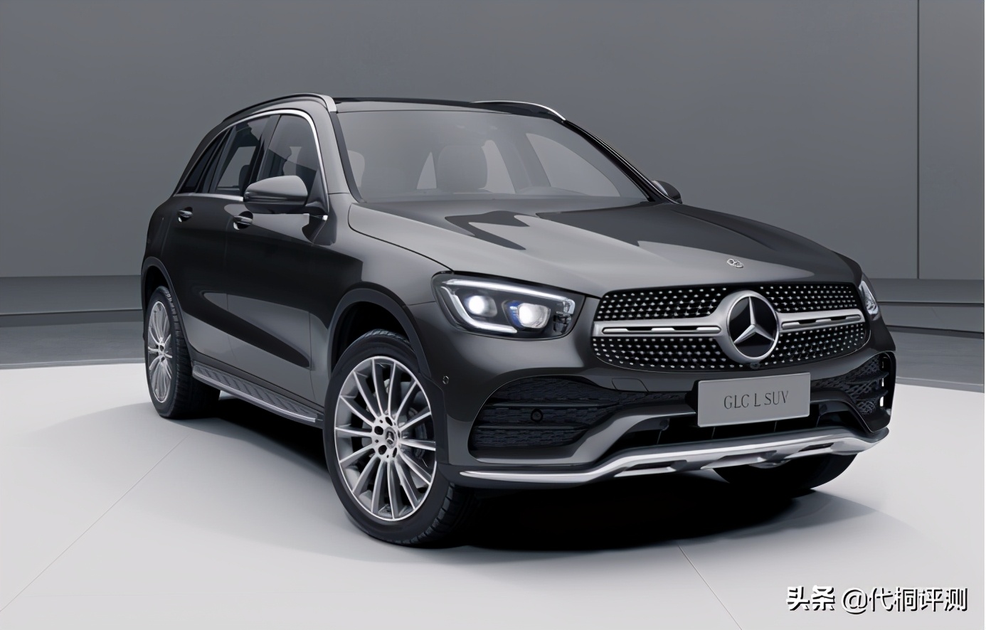 奔驰墨版glc300落地价格是多少钱,墨版奔驰glc300和普拉多