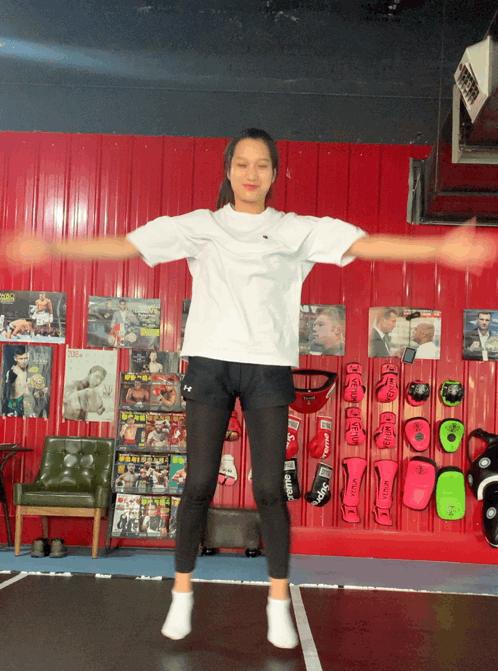 超有效的瘦手臂告别蝴蝶袖拜拜肉,蝴蝶袖拜拜肉怎么按摩