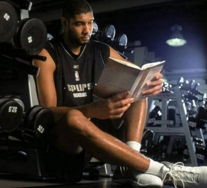 球星伦纳德背影,球星背后