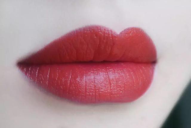 什么色号口红可以叠涂,不同色号口红可以叠涂吗