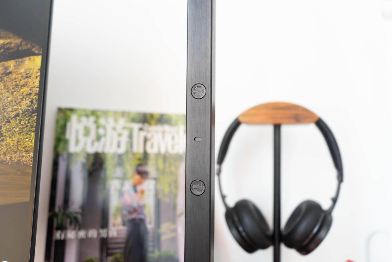 柔光不刺眼，夜间照明更舒适，体验如鱼生活非对称屏幕挂灯