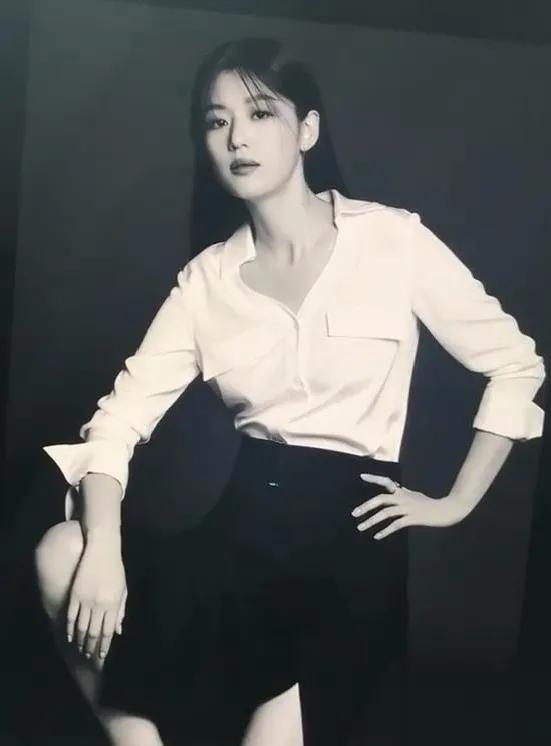 肩宽的人怎么穿才好看,肩宽的女生怎么穿好看