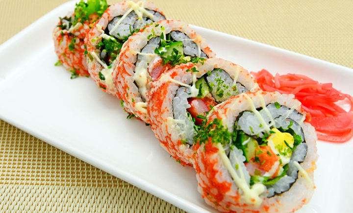 做一个寿司店老板月入多少钱,卖寿司小伙