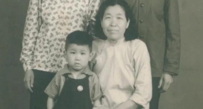 遭“吉尼斯”起诉,送万千逝者“回家”……他活成了大写的“人”