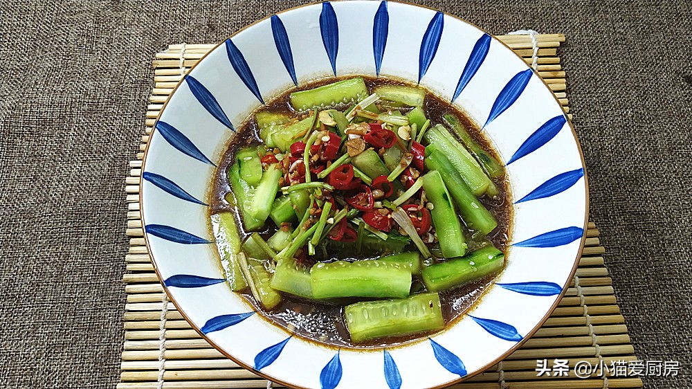 10分钟快速腌黄瓜条,酱黄瓜条怎么腌又脆又好吃