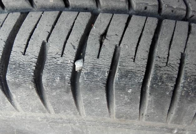 轮胎开裂质量问题图片,轮胎开裂了可以补吗