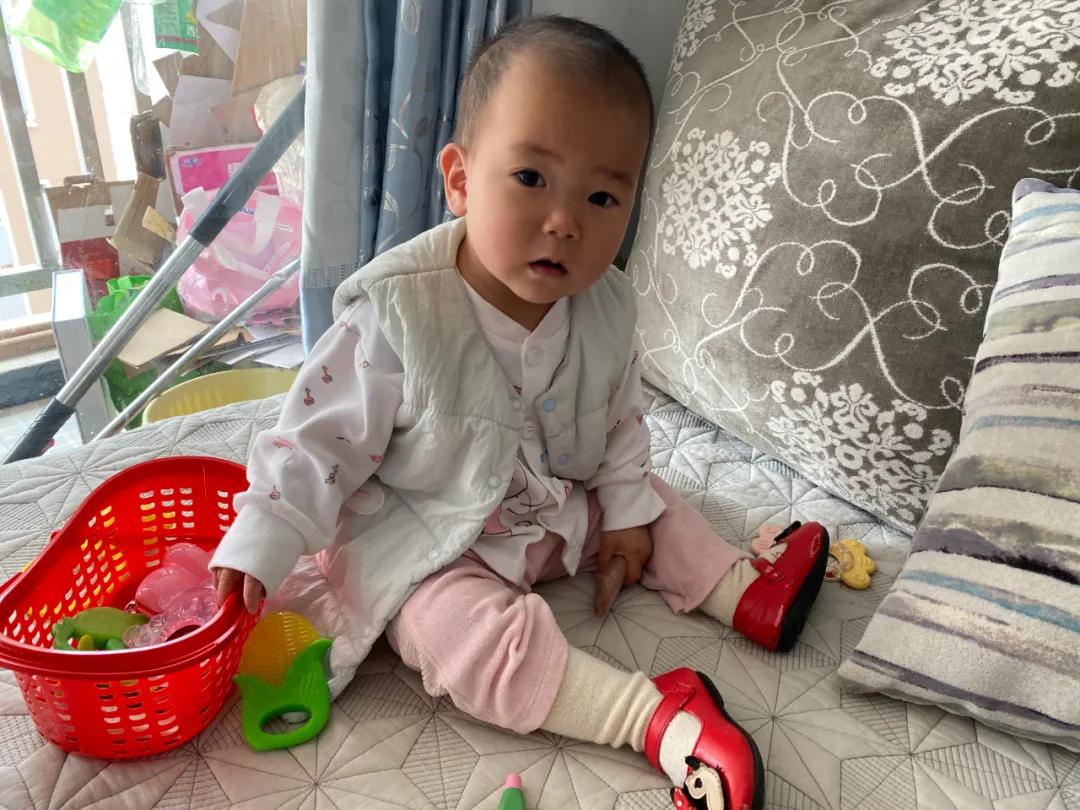 基因变异女孩,小孩子出生基因变异