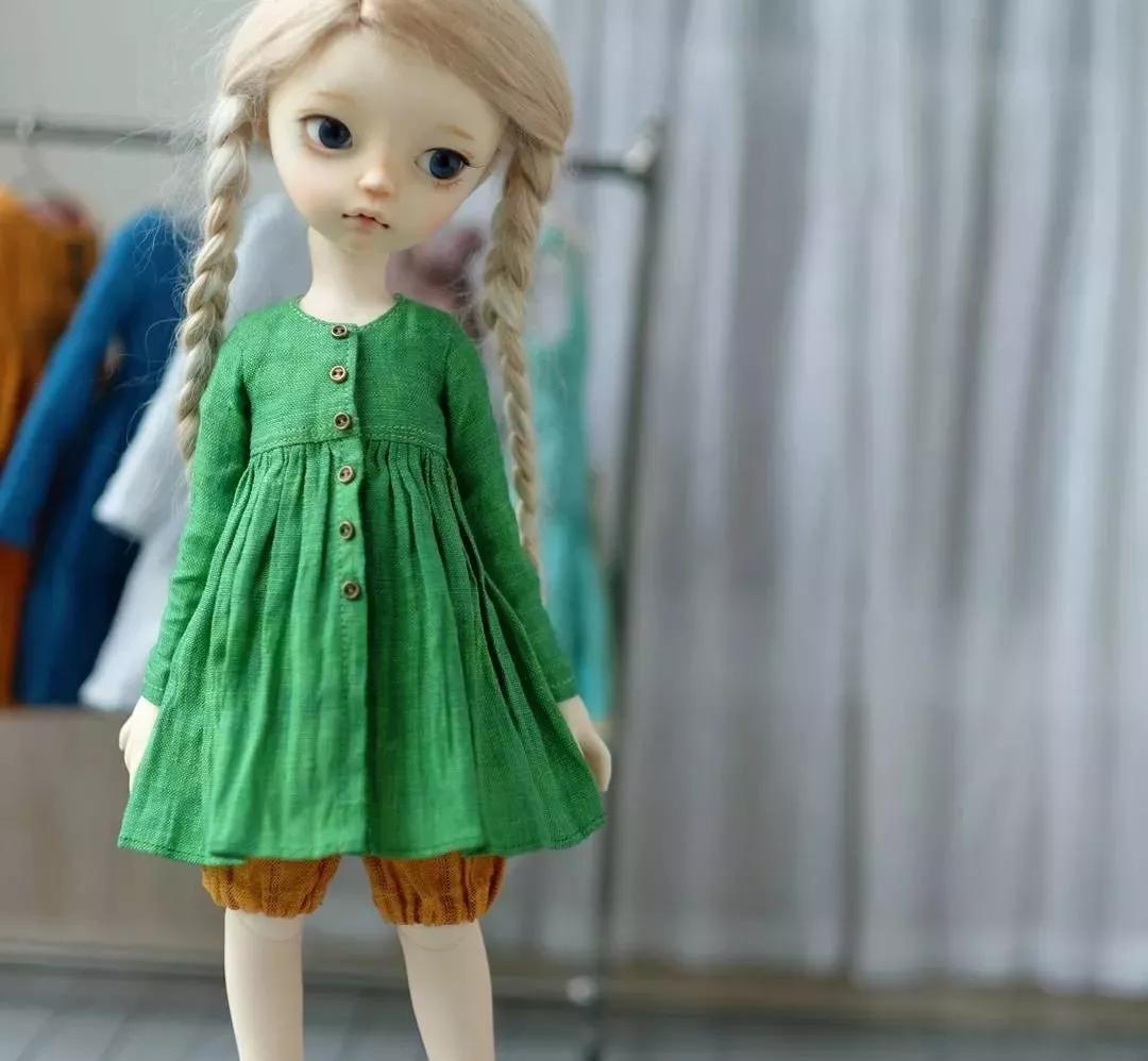 恨不能把她的芭比娃衣穿上自己身上......