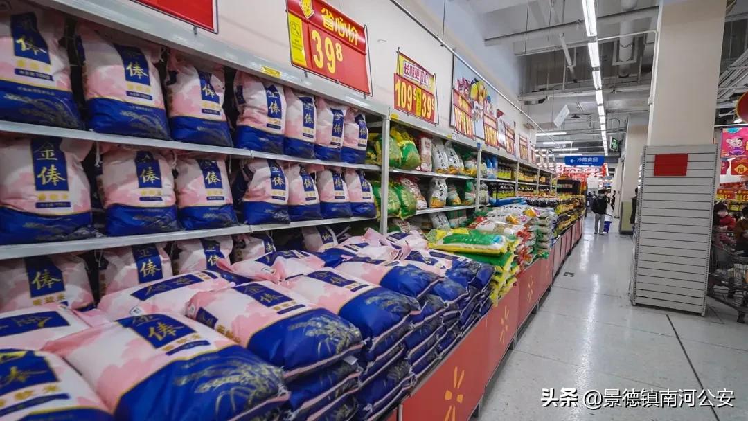 疫情之下纪实摄影,疫情镜头下的生活瞬间